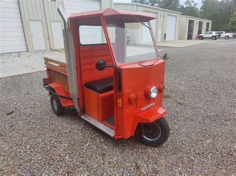 Cushman Turf Truckster Utility Vehicle Hydraulic Dump Bed High flow hydraulics Low use - 706 hours Custom Built dump bed with removable sides 34 hp motor. . 1970 cushman truckster